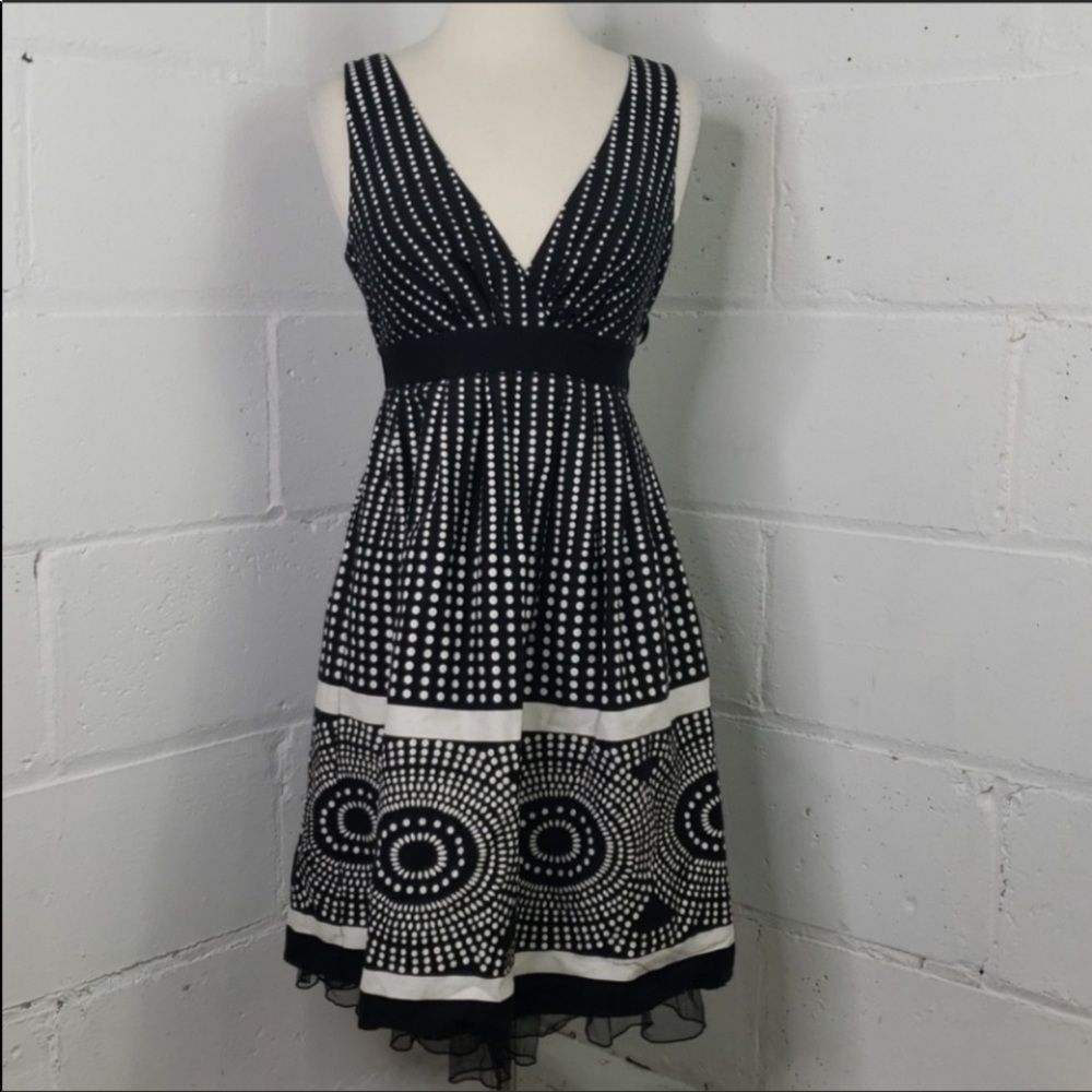 B.wear dress 